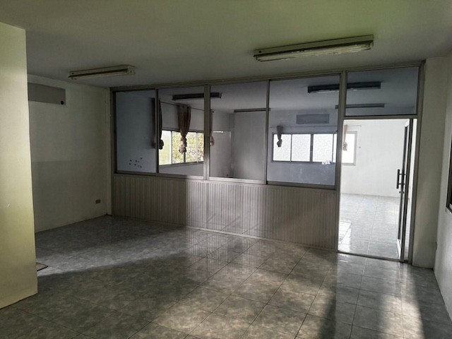 Ἱ��� BST1292 �������ç�ҹ������Ϳ��� �ҧ��� 2 �ҧ��� ��طû�ҡ�� ��鹷�� 1,152 ��.�. ��� Epoxy ������к�俿���ç�ҹ